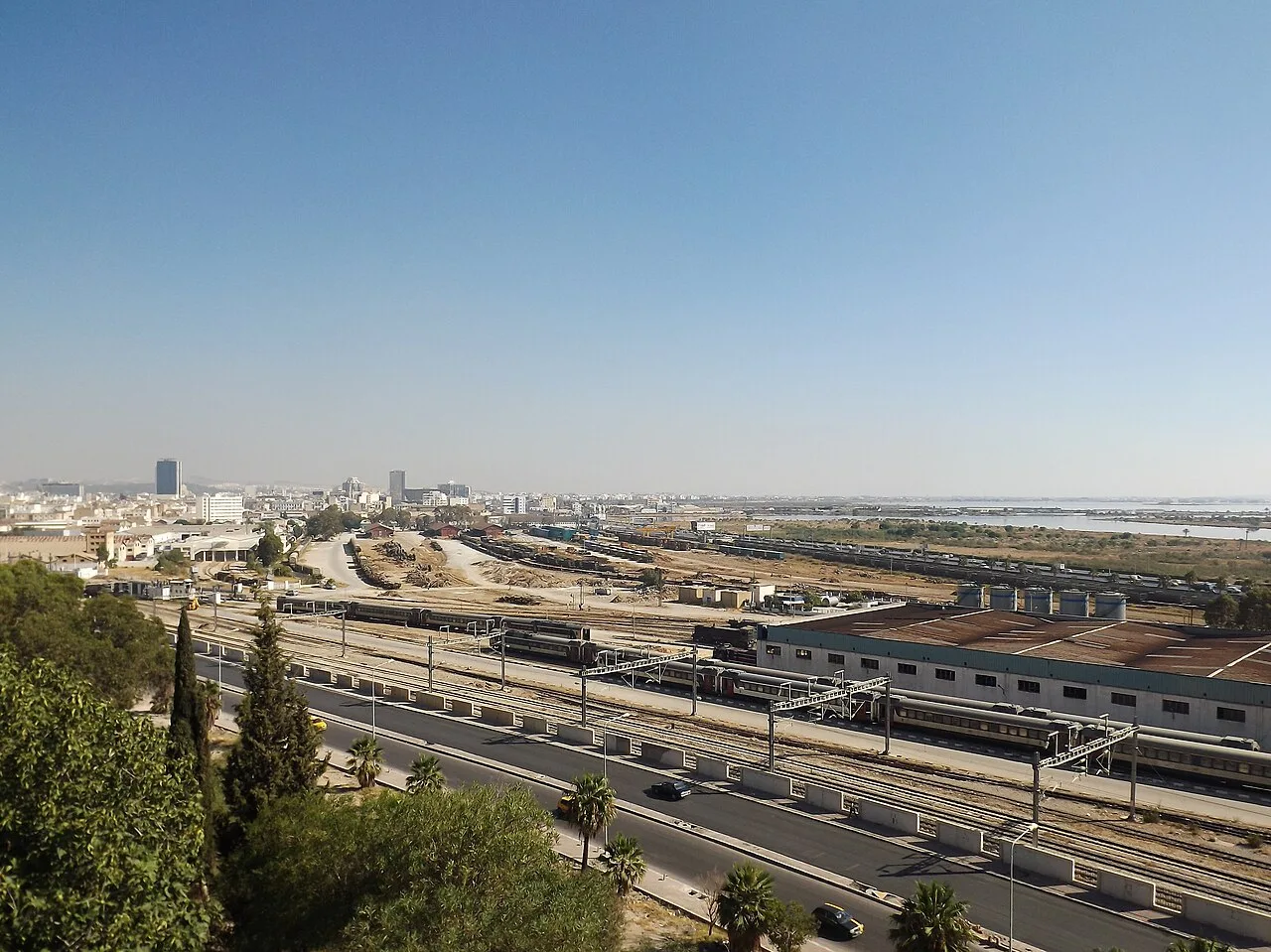 Tunis — Vue de ville — pas une photo de la clinique